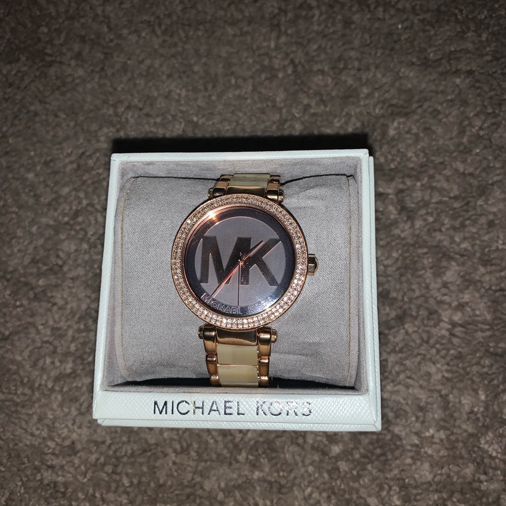 Big face Michael Kors watch rose gold